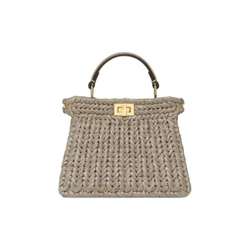 FENDI Сумка через плечо из кожи с рафией женская серая