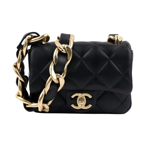CHANEL Сумки через плечо Женские