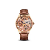 Розовый корпус, розовый циферблат, синие стрелки, коричневый ремешок.