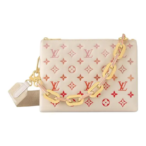 LOUIS VUITTON Coussin FLUFFY Lambskin Crossbody Bag Shoulder Bag Women's Beige Pink LOUIS VUITTON Coussin FLUFFY Сумка через плечо из овечьей кожи плечевая сумка женская бежевый и розовый