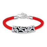 Красный браслет с узором "Облако" и сетчатым дизайном