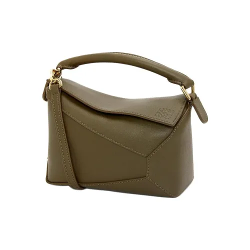 LOEWE Пазл Сумка Сумка через плечо Сумка через плечо Коровья кожа Мини Женская Темный хаки Зеленый