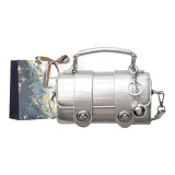 Серебристый