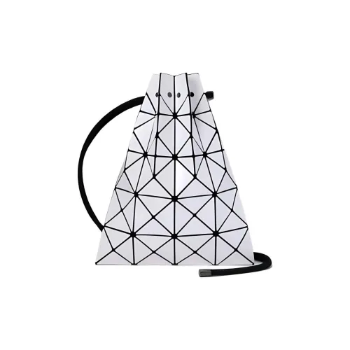 ISSEY MIYAKE Сумки через плечо Женские