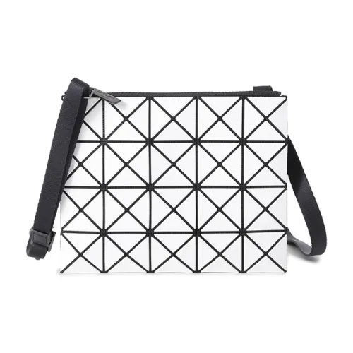 ISSEY MIYAKE Сумки через плечо Женские