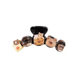 Пончик с ярким черным цветом, нижняя заколка