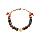 Милый браслет с лапкой белой кошки