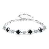 Браслет с четырехлистным клевером