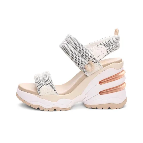 Пепельные пляжные сандалии женские бежевые