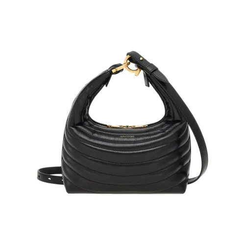 Ferragamo Телячья кожа Сумка Сумка через плечо Сумка через плечо Маленькая Женская Черная