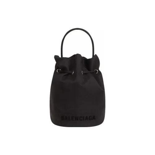 Balenciaga WHEEL Полиамид Ведрообразная Сумка Сумка через плечо Сумка Экстра Маленькая Женская Черная