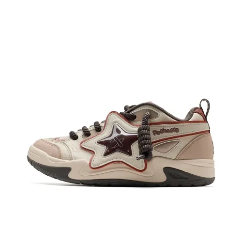 XTEP Sanrio Co Branded Низкие Кроссовки для Скейтбординга Мужские Фундуковый Red Earth Оранжевый