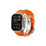 Оранжевый ремешок, серебряная складная застежка.