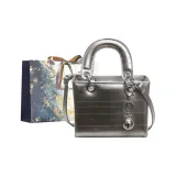 Серебристый