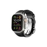 Чёрный ремешок, серебряная складная застёжка.