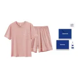 Светло-розовый