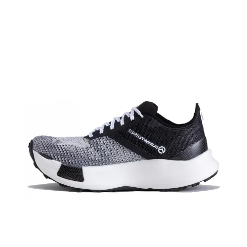 THE NORTH FACE Беговые кроссовки Low Top Черный Серый Мужской