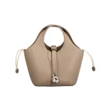 Голубино-серый