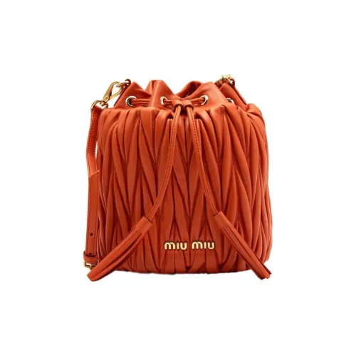 MIU MIU Matelassé Мягкий Овца Кожа Rope Сумка-ведро Портативная Сумка через плечо Сумка на плечо Женская Грязно-оранжевый