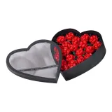 Чёрное сердце, ведрообразная коробка (19 красных роз + цветочный дизайн, пена + рафия)