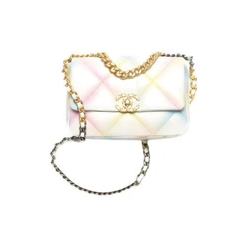 CHANEL 22P Сумки через плечо Женские