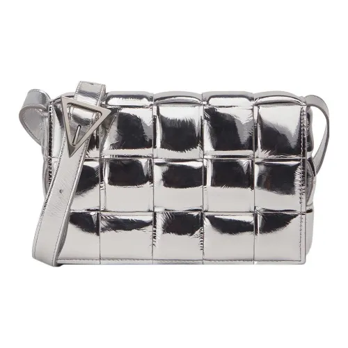 Bottega Veneta Padded Cassette Глянцевый Овчина Сумка через плечо Сумка на плечо Женская Серебряная