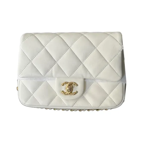 CHANEL Сумки через плечо Женские