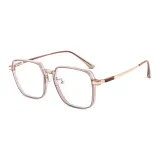 Молочно-чайный цвет