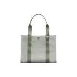 Серый эвкалипт цвет с светлым сливочным цветом