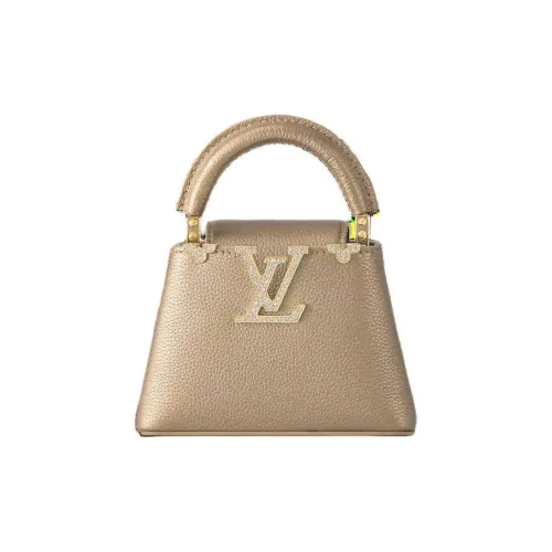 LOUIS VUITTON Capucines Кожа Сумка через плечо Сумка Нано Женская Золотая