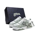 Бело-зеленый