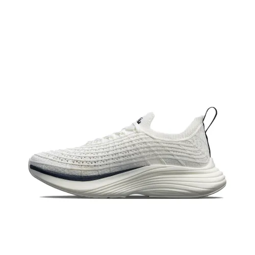 APL ATHLETIC PROPULSION LABS Низкий топ Беговые кроссовки Мужские Белый Черный