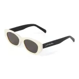 Молочно-белый