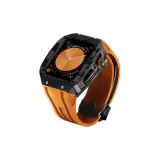 Чёрный корпус, оранжевый ремешок