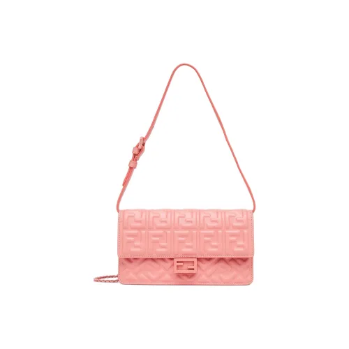 FENDI Женские кошельки
