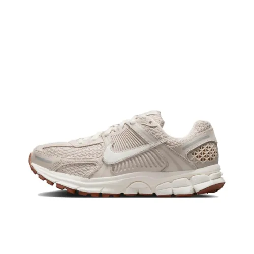 Nike Air Zoom Vomero 5 Беговые кроссовки Низкий Топ Бежевый Женские