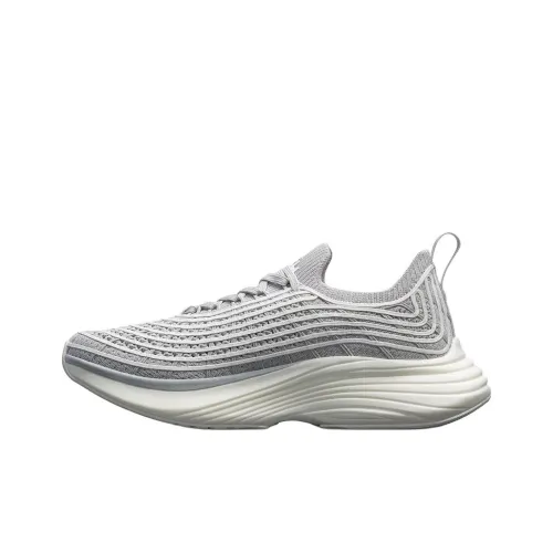 APL ATHLETIC PROPULSION LABS Беговые кроссовки Низкий верх Светло-серый Мужской