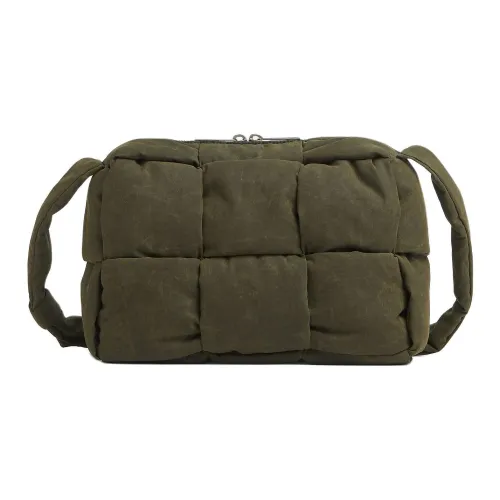 Bottega Veneta Хлопок с Полиамидом Camera Сумка Плечевая Сумка Средняя Унисекс Оливковый