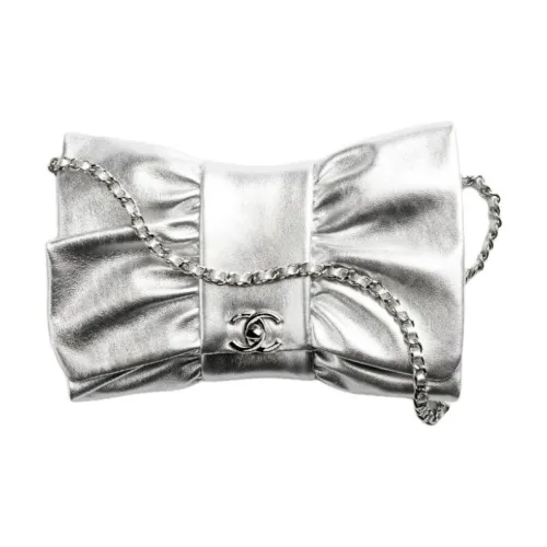 CHANEL Сумки через плечо Женские