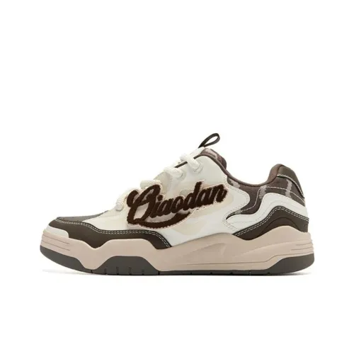 QIAODAN Dry Slip-Resistant Abrasion-Resistant Low-Top Skateboard Shoes Men's White Brown QIAODAN Сухие противоскользящие устойчивые к истиранию низкие топовые скейтбордические кроссовки мужские белые коричневые