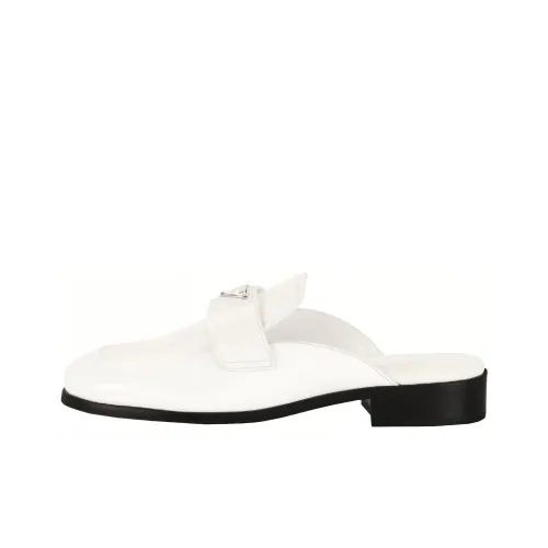 PRADA Домашние тапочки Женские Белые