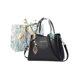 Черный шелковый шарф