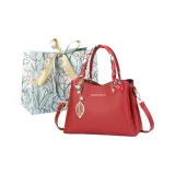 Красный шелковый шарф