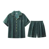 Темно-зеленый