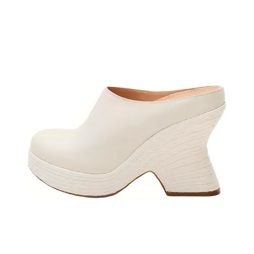 LOEWE Домашние тапочки Женские Белые