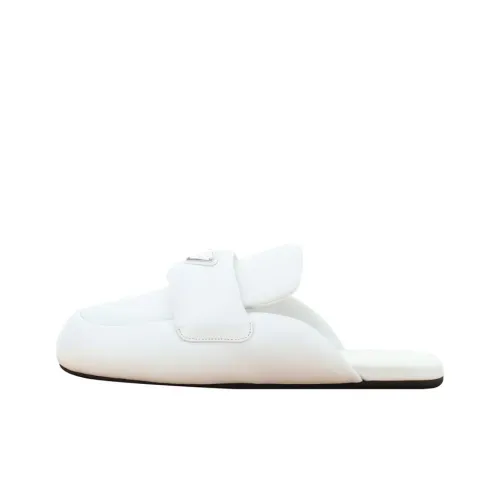 PRADA Домашние тапочки Женские Белые