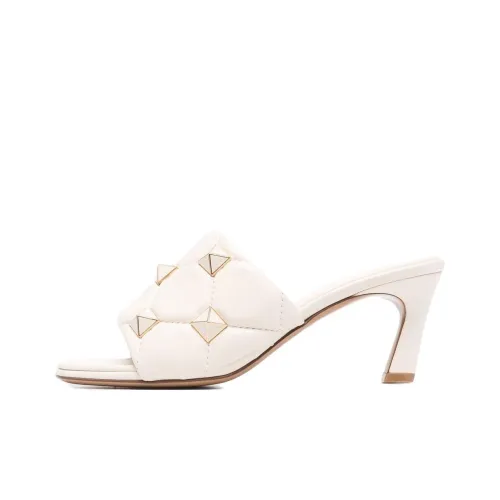 Valentino Roman Stud Слипоны Женские Бежевые