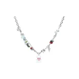 Белое ожерелье с маленьким монстром-призраком