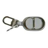 Серебристый