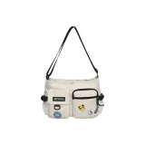 Белый с шармом и бейджем